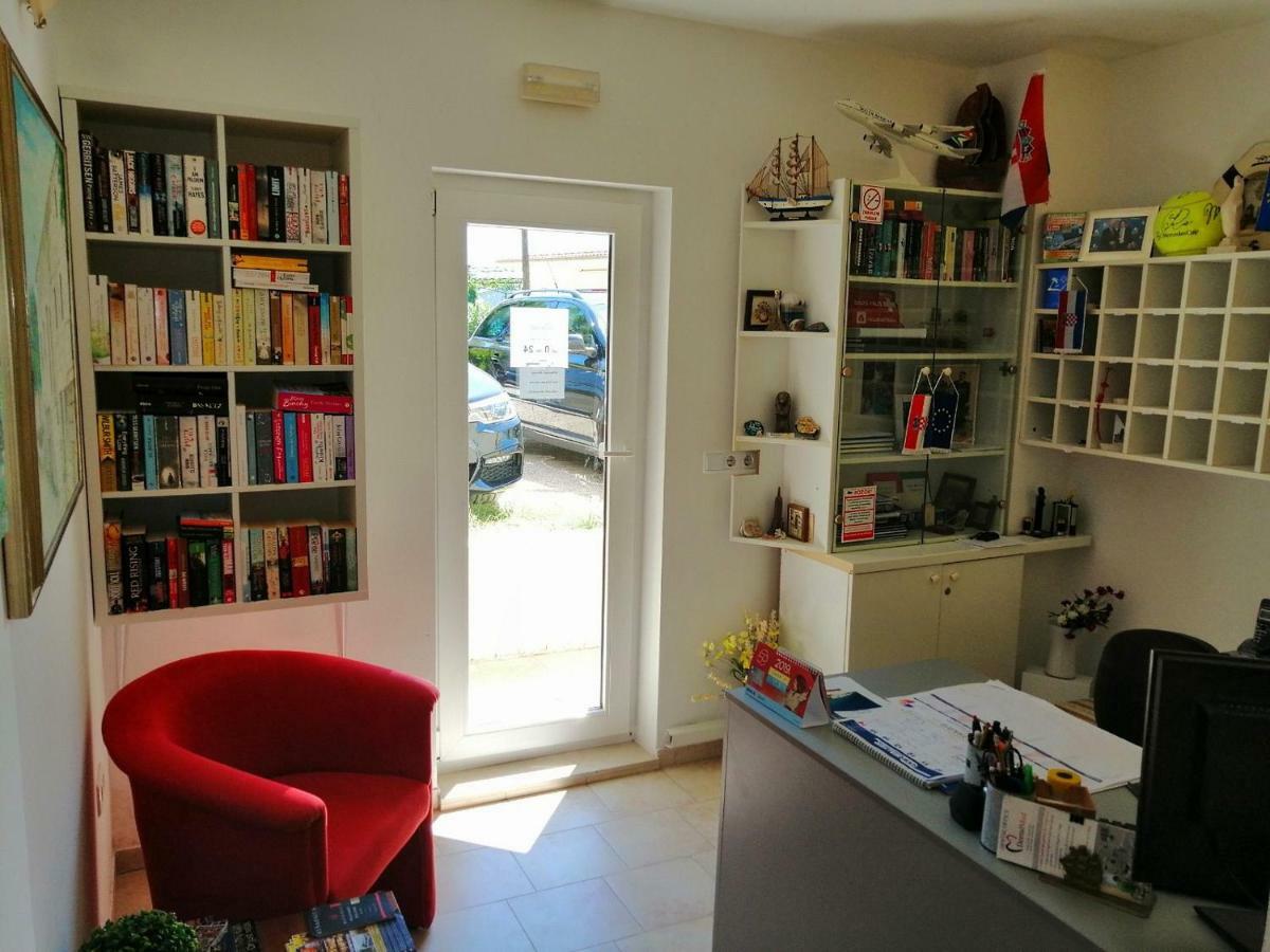 Apartments Villa Jadranka Marusici  المظهر الخارجي الصورة